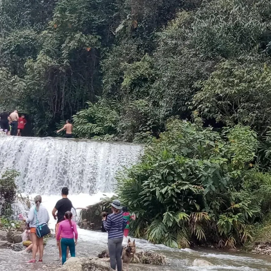 Bosques Del Rio Hostal Medellin 0*,